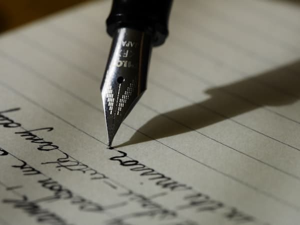 Research-driven SEO copywriting and analytical drafting